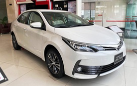 Đón bản mới, Toyota Corolla Altis dọn hàng tồn giảm giá thấp kỷ lục, còn từ 590 triệu đồng