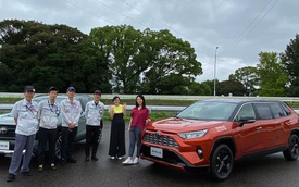 Rảnh rỗi, nhân viên Toyota tự độ RAV4 Limo khiến nhiều người kinh ngạc