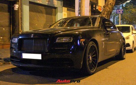 Rolls-Royce Wraith của doanh nhân Đà Lạt lột xác ấn tượng với màu đen hầm hố