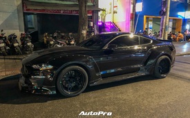 Bắt gặp Ford Mustang GT 5.0 độ bodykit thân rộng độc nhất Việt Nam