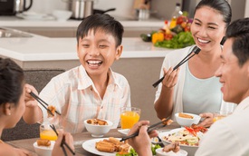 PGS.TS Nguyễn Duy Thịnh: Những lưu ý quan trọng khi ăn uống để phòng chống Covid-19 hiệu quả khi gia đình quây quần bên mâm cơm tại nhà