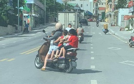 Thót tim hình ảnh người phụ nữ liều lĩnh để 5 em nhỏ không đội mũ bảo hiểm ngồi vắt vẻo, chật ních chiếc xe gắn máy