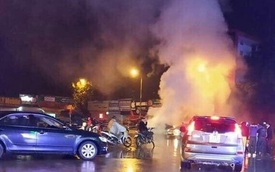 Xe ô tô bốc cháy dữ dội ở thành phố Lạng Sơn