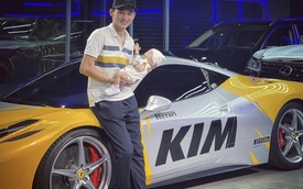 Phan Công Khanh 'chơi lớn': Phủ decal tên con gái lên Ferrari 458 Italia để làm nền chụp hình mừng đầy tháng
