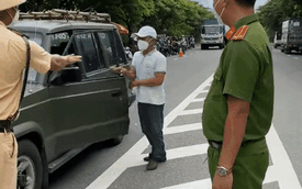 Pha thông chốt bất ngờ sau màn cự cãi của tài xế SUV màu quân đội khiến CSGT không kịp trở tay