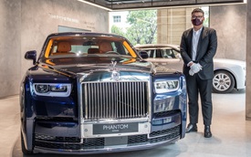Thử làm khách VIP vào đại lý Rolls-Royce Việt Nam: Gửi xe 200.000 đồng, người ngoài không được tự ý mở cửa, ngồi thử xe gần 30 tỷ đồng
