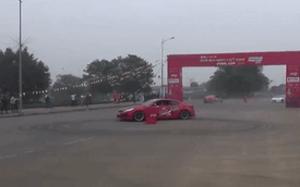 Clip màn drift ‘đốt lốp’ cực chất trong Giải Đua xe ô tô địa hình Việt Nam 2021