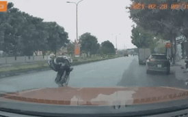 Clip nhóm "quái xế" bốc đầu xe máy, lao vun vút trên quốc lộ