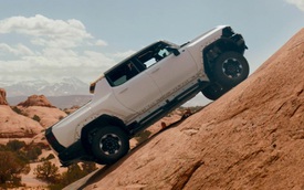 GMC Hummer EV thể hiện khả năng off-road vượt trội - Kẻ thách thức SUV động cơ đốt trong