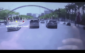 Bánh xe Hyundai bất ngờ rụng, lăn ra đường - Camera hành trình “bóc” cú đâm gây tai hoạ