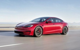 Tesla lại bị khách hàng 'ném đá' vì lùi lịch giao xe để vòi tiền khách