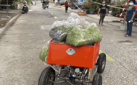 Thợ Việt "chế" xe chở thực phẩm điều khiển từ xa, tự phun khử khuẩn lên báo ngoại