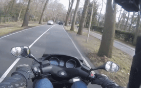 Người lái xe mô tô bất ngờ dừng lại cho người phụ nữ xa lạ đi nhờ - Cuộc rượt đuổi kịch tính xảy ra và cái kết
