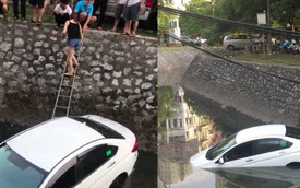 Nữ tài xế phi ô tô xuống mương, người dân dùng thang giúp chị trèo lên bờ thoát nạn