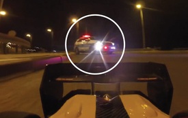Mang xe đồ chơi ra đường... trêu cảnh sát: Xe rất nhanh - liệu có thoát?