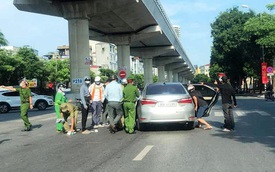 Hà Nội: Thanh niên lái ô tô tông hất văng cán bộ chốt kiểm dịch Covid-19 lên nắp capo rồi bỏ chạy