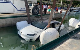 Chuyện gì xảy ra khi một chiếc Tesla Model X rơi xuống biển?