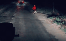Tài xế xe tải "dìu" xe máy không đèn suốt 10km: Hành động theo cảm xúc vì nhớ đến mẹ
