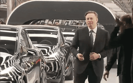 Elon Musk lại khiêu vũ tại lễ khánh thành siêu nhà máy ở Đức