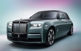 Rolls-Royce Phantom 2023 ra mắt: Tản nhiệt phát sáng, nhiều tùy chọn mới cho giới siêu giàu