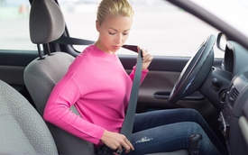 Nguy hiểm khó ngờ của việc không thắt dây an toàn khi lái xe ở tốc độ chậm