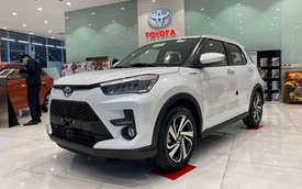 Toyota Raize tạo cơn sốt, dân buôn găm xe bán gần 600 triệu đồng ngang Kia Seltos vẫn 'cháy hàng'