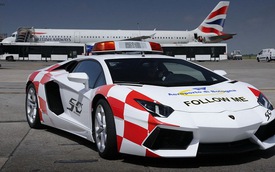 Lamborghini Aventador trở thành xe hướng dẫn tại sân bay