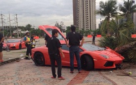 Lamborghini Aventador đâm đổ cây tại Bangkok