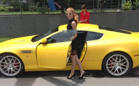 Hot girl Andrea được tặng Aston Martin DB9 trong ngày sinh nhật