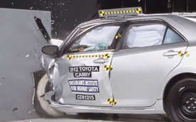 Toyota Camry và Prius bất ngờ “đội sổ” về chỉ số an toàn