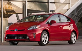 Giá nhiên liệu giảm ảnh hưởng doanh số mẫu Prius