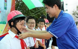 Hà Nội: Một ngày phạt 56 trẻ em không đội mũ BH