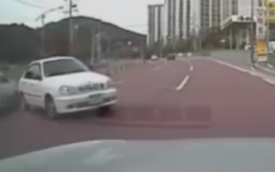 Video: Suýt tai nạn vì thiếu quan sát
