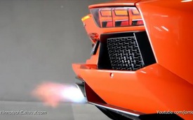 Video: Xem Lamborghini Aventador khạc lửa