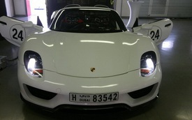 Siêu xe Porsche 918 Spyder bất ngờ xuất hiện tại Dubai