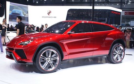 Lamborghini Urus: Ra mắt năm 2016, bán ra năm 2017