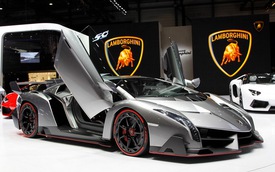 Hai trong số ba chiếc Lamborghini Veneno sẽ đến Mỹ