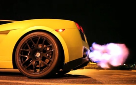 Video: Lamborghini Gallardo khạc lửa đẹp mắt