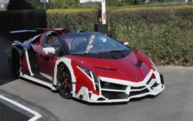 Lamborghini Veneno Roadster “ra phố”
