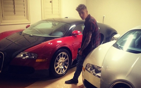 Justin Bieber "tự sướng" cùng hai siêu xe Bugatti Veyron