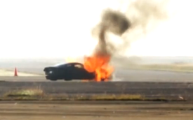 Chevrolet Corvette đột nhiên bốc cháy