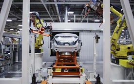 Cận cảnh quá trình sản xuất lắp ráp mẫu Chrysler 200