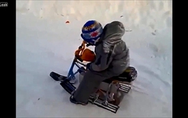 Độc đáo xe trượt tuyết làm từ... cưa máy