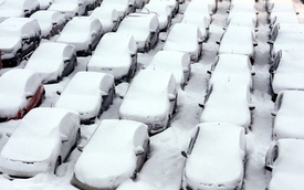 Người dân Mỹ gặp khó khăn vì tuyết rơi quá dày