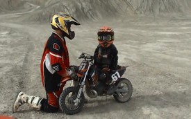 "Thần đồng" off-road 4 tuổi biểu diễn cùng KTM 50