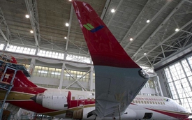 Trung Quốc ra mắt máy bay dân dụng, cạnh tranh với Boeing và Airbus