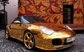 Độc, đẹp và đắt với Porsche 911 Turbo Cabriolet bọc vàng