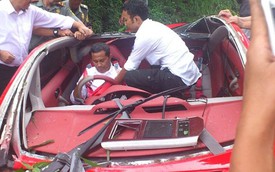 Bộ trưởng Indonesia phá nát xế điện