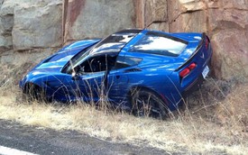 Chiếc Chevrolet Corvette Stingray 2014 đầu tiên gặp nạn