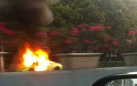 Lamborghini Murcielago cháy đùng đùng như đuốc